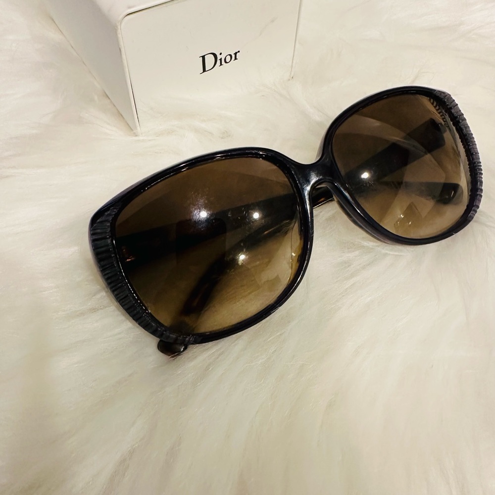 Oversized Dior Black and Brown Sunglasses - Picture 3 of 7